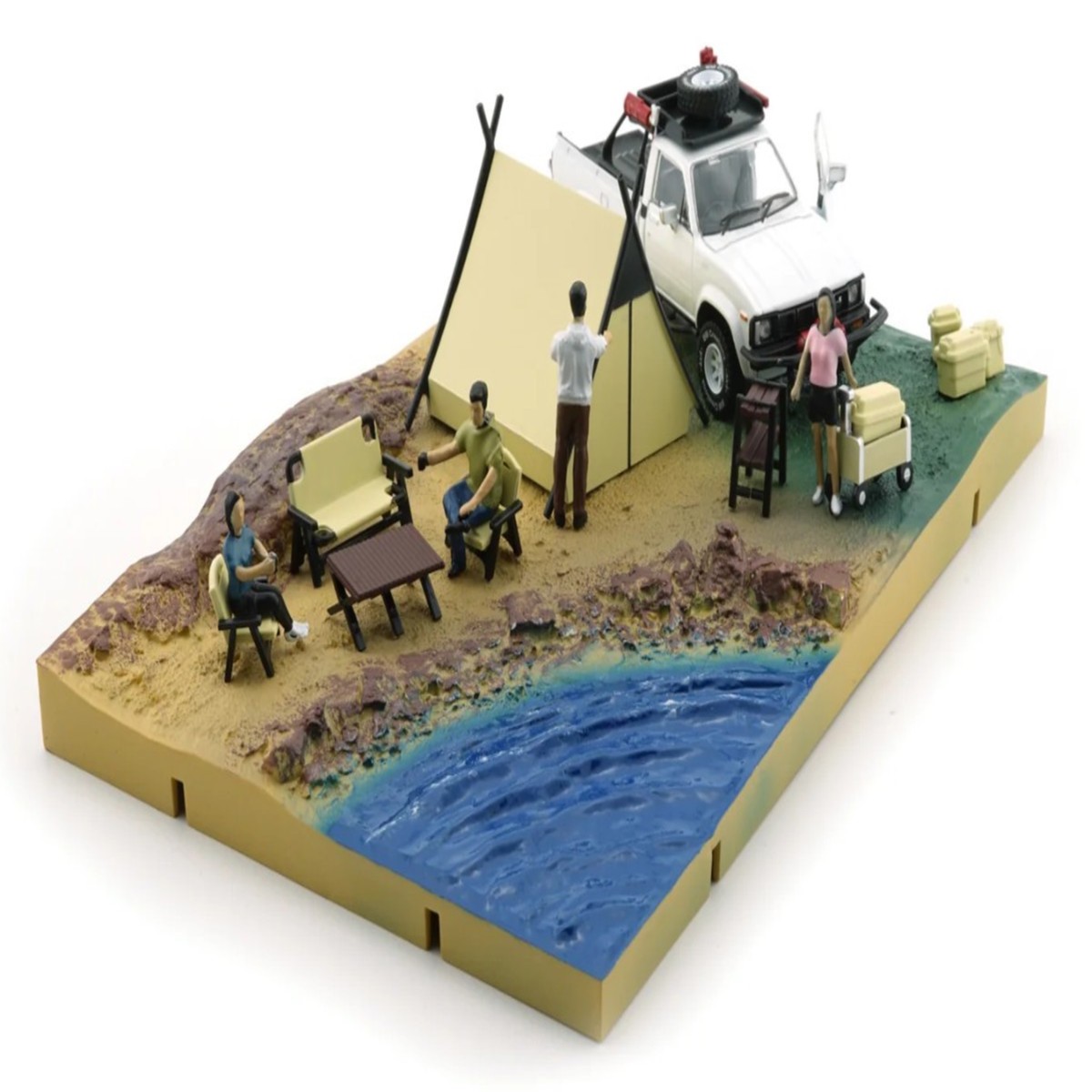 1/64 DIORAMA SCENE Set CAMP SITE w/ TOYOTA HILUX N60 W/ Accessories -64B0384