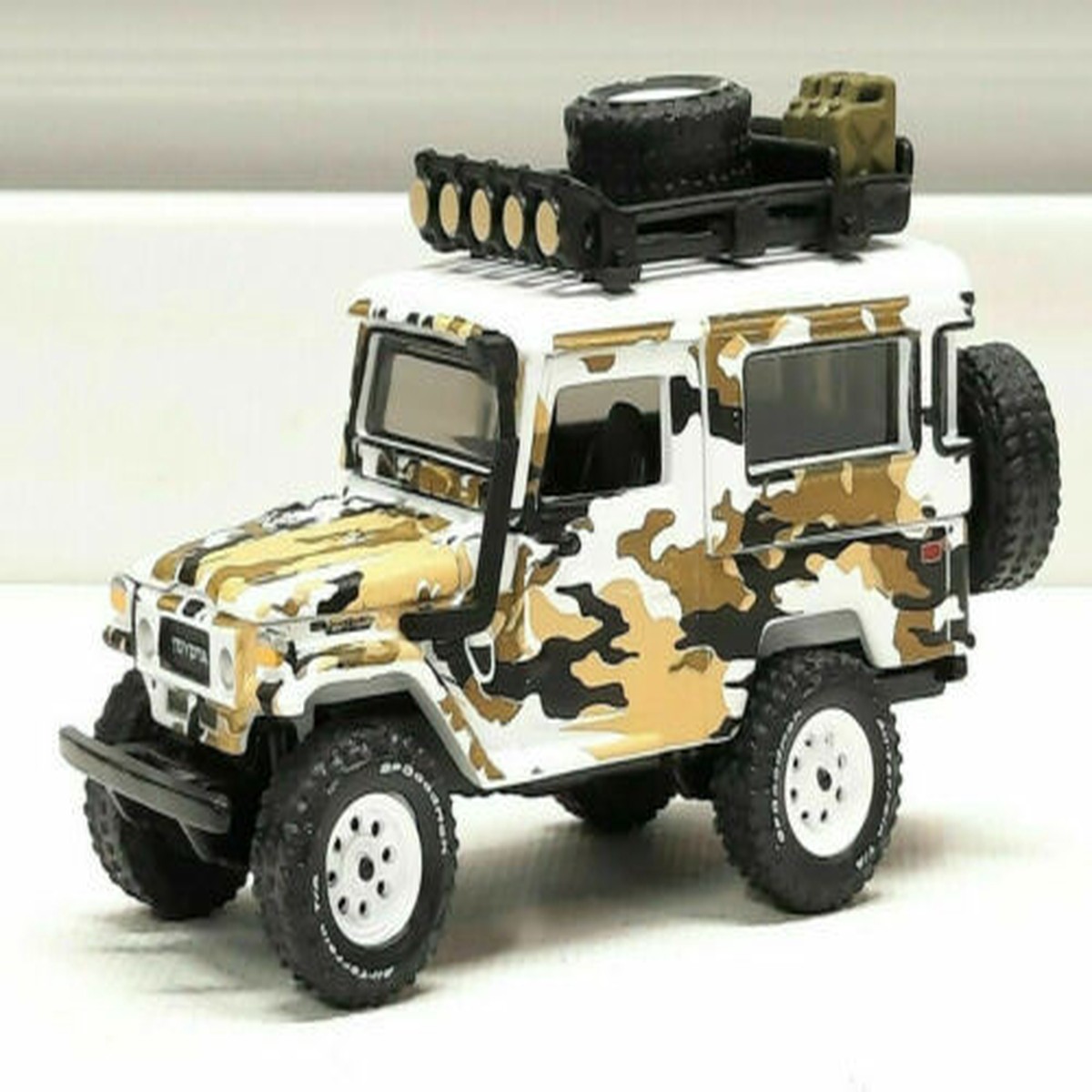 Johnny Lightning 1/64 Die Cast 1980 TOYOTA LAND CRUISER 4X4 Camo