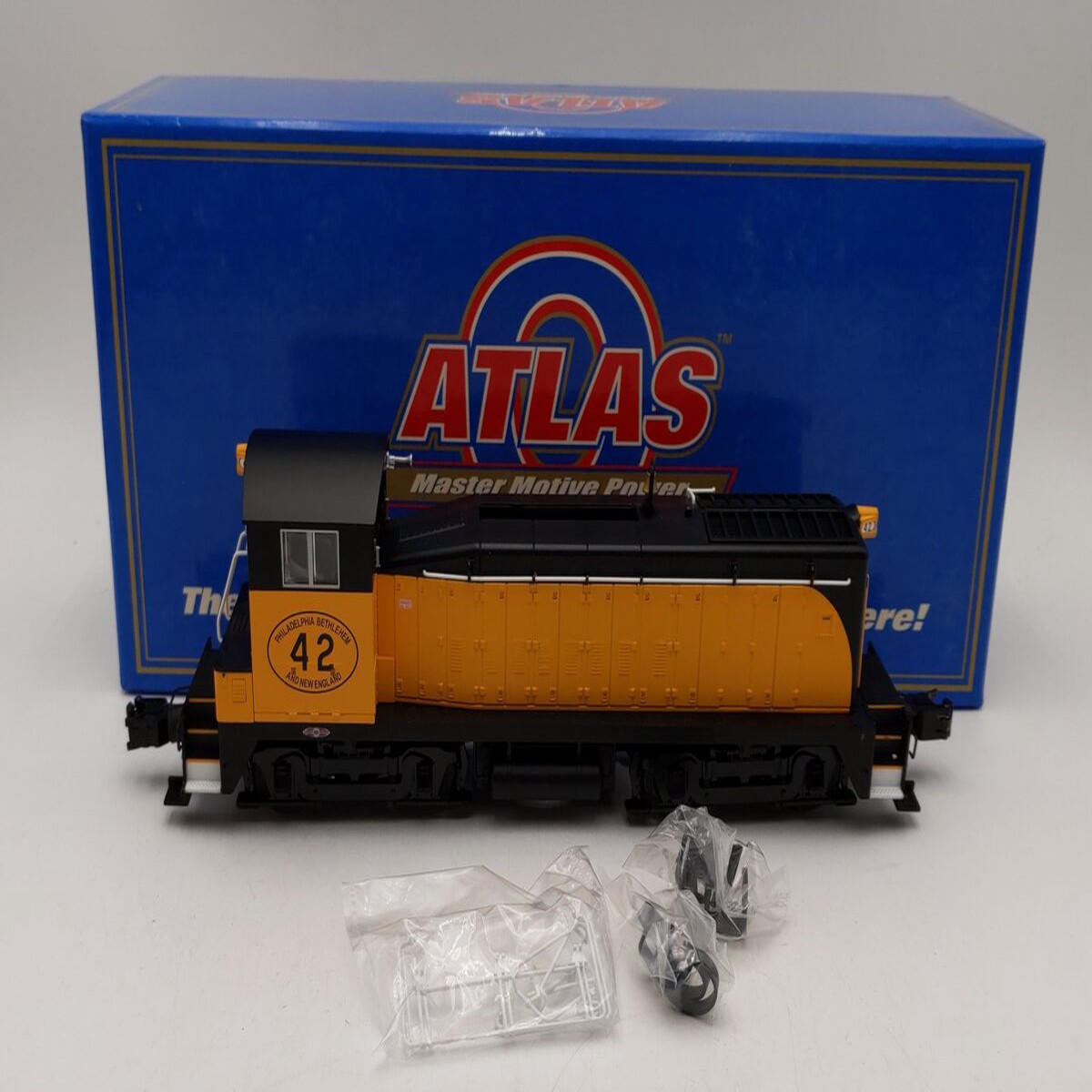Atlas 6173-1 O Gauge PBNE SW-9 Unpowered Diesel Locomotive #42 (3 Rail) VG/Box