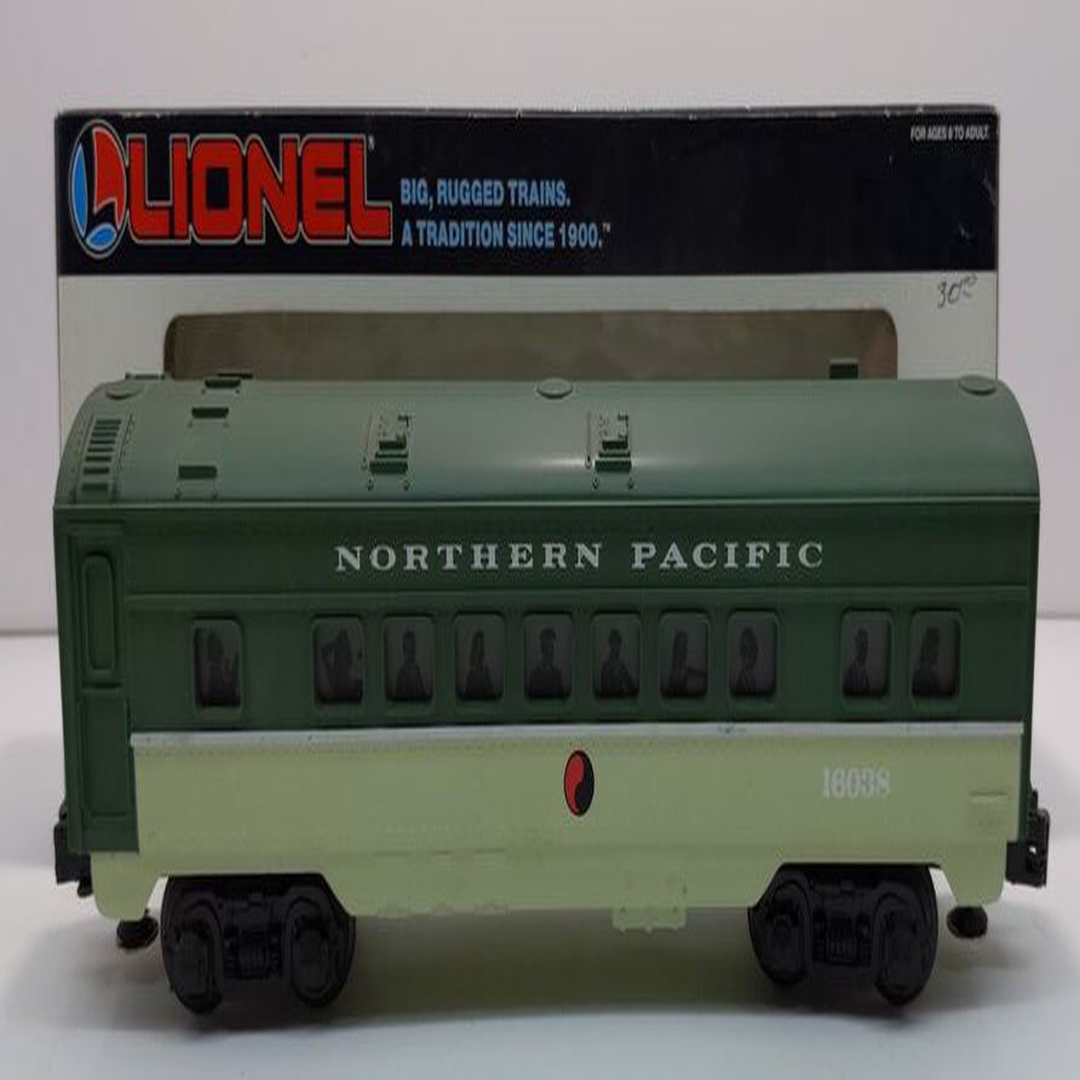 Lionel 6-16038 O Gauge Northern Pacific Coach Passenger Car LN/Box