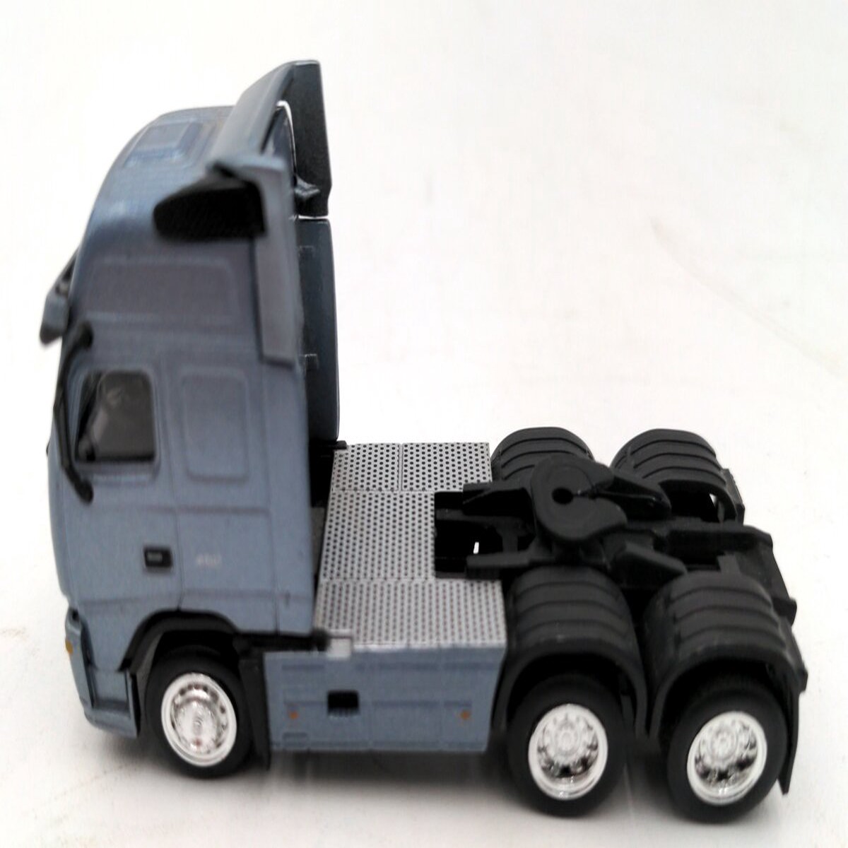 Motorart 1:87 Scale Diecast Volvo FH12 Globetrotter Tractor EX