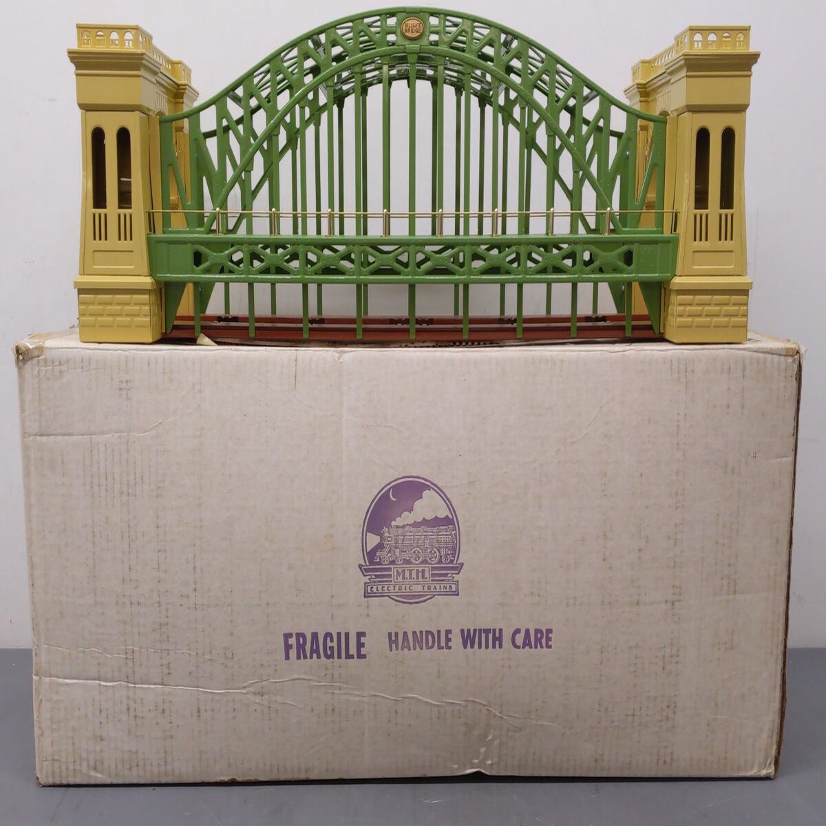 MTH 30-9021 O Hell Gate Bridge Cream & Green EX