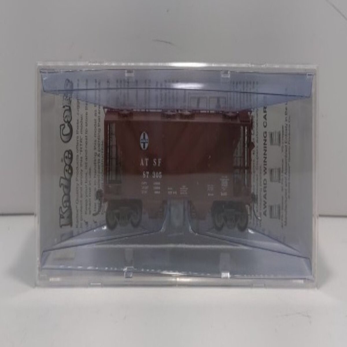 Kadee 8621 HO Scale ATSF 2-Bay Covered Hopper #87305 LN/Box