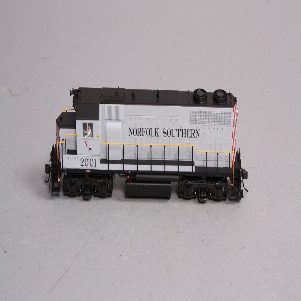 Atlas 9113 HO Scale Norfolk Southern EMD GP38 Diesel Locomotive #2001 w/DCC LN