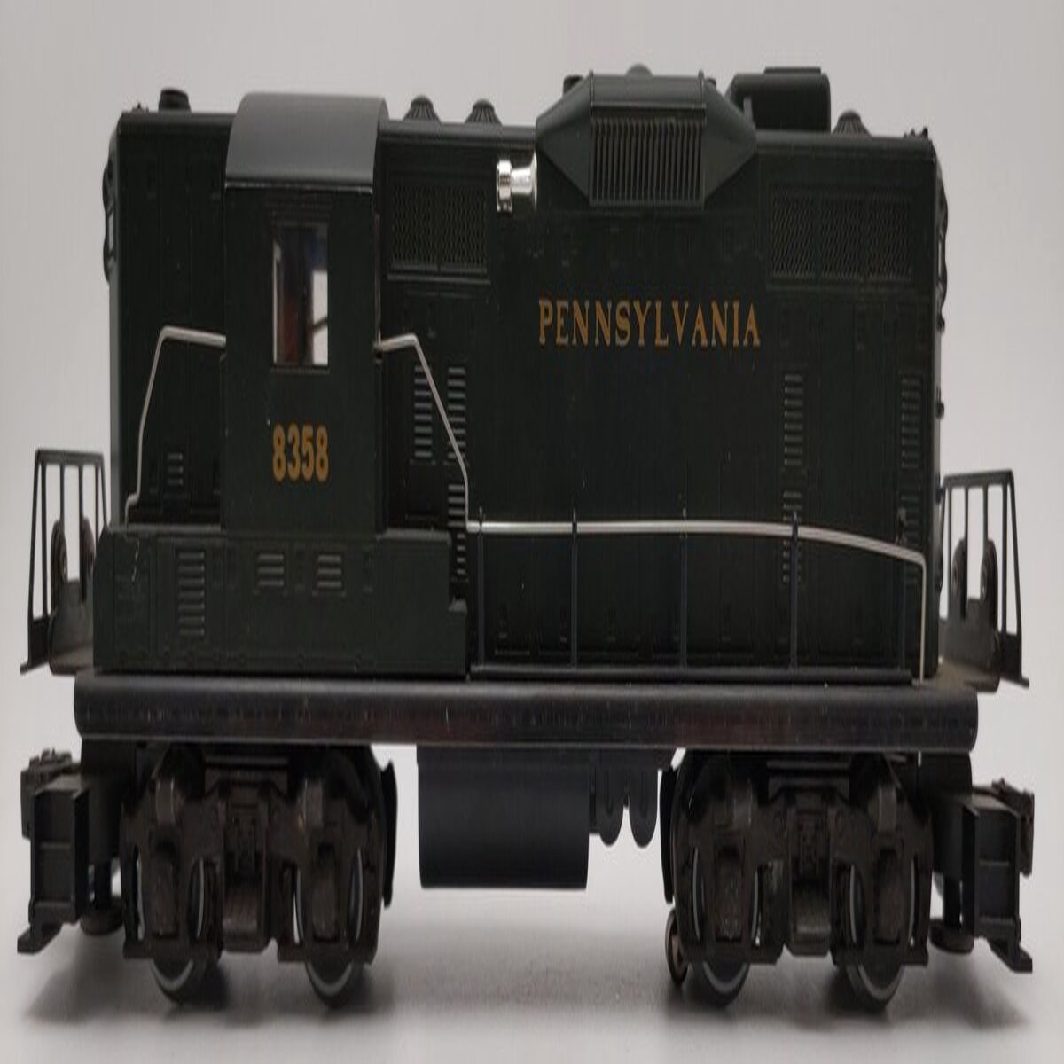 Lionel 6-8358 O Gauge Pennsylvania GP-9 Non-Powered Diesel Locomotive EX