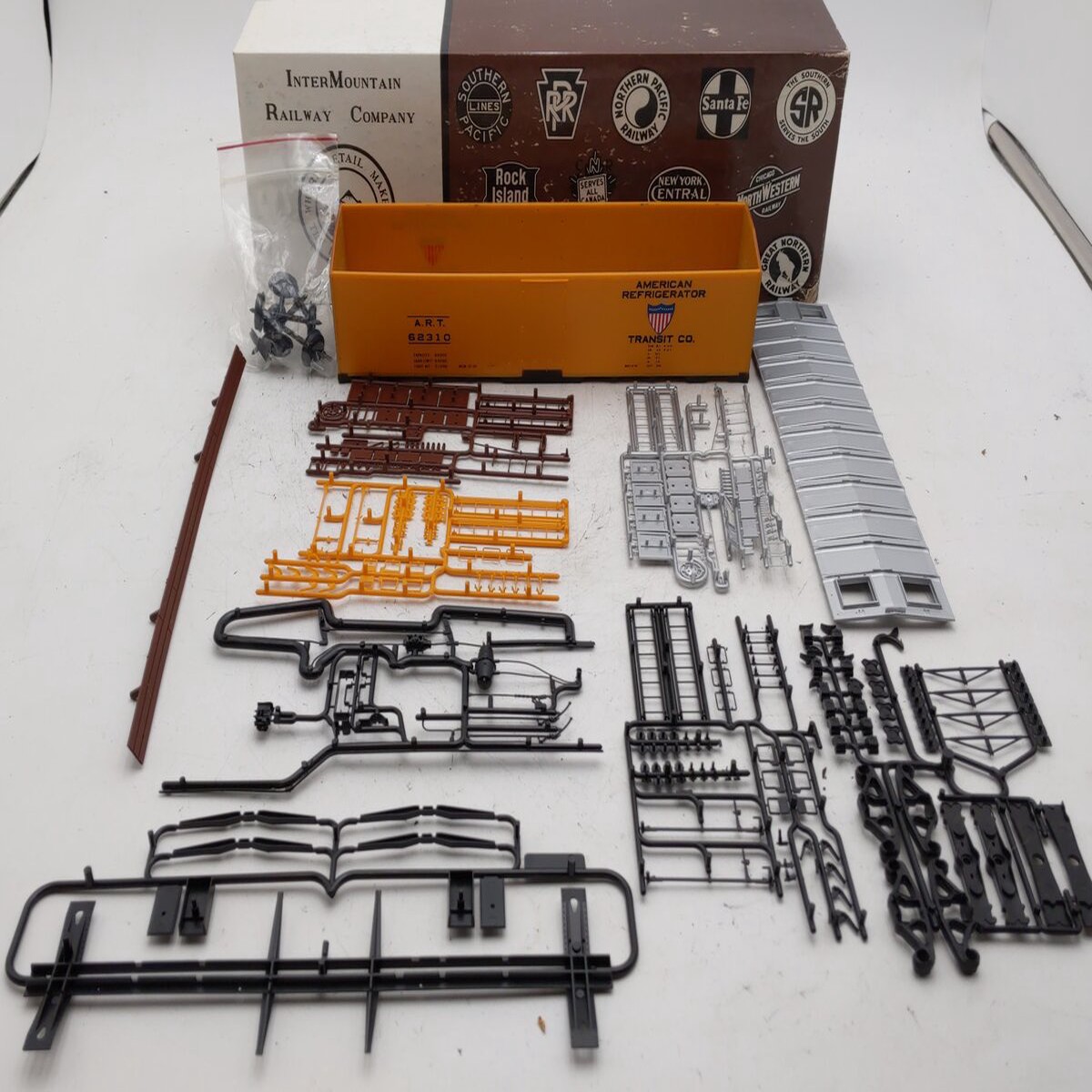Inter Mountain ORAR1310 O Gauge American Refrigerator Transit Car Kit #62310 EX/Box
