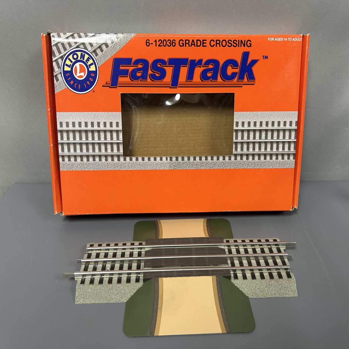 Lionel 6-12036 O Gauge FasTrack Grade Crossing LN/Box