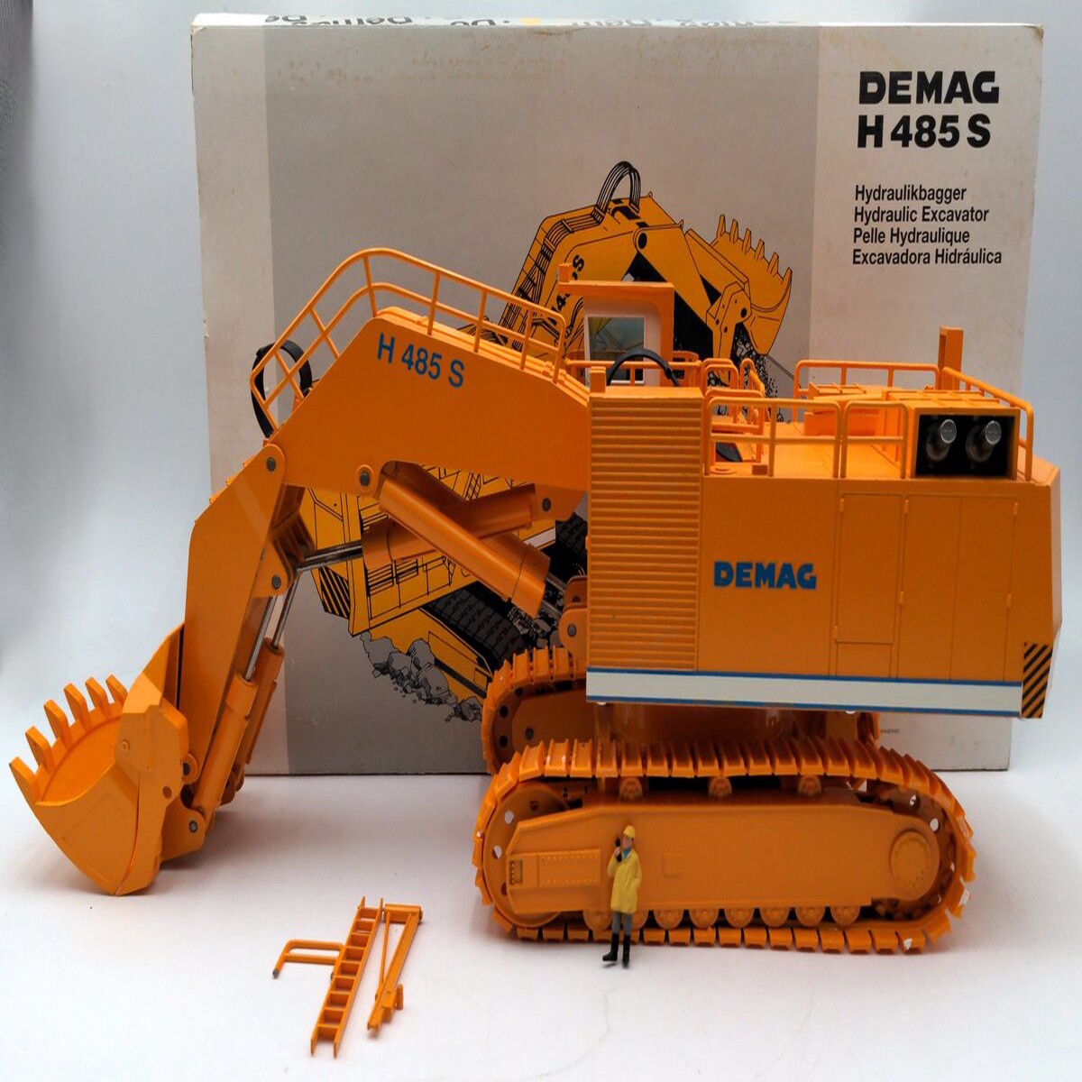NZG 357 1:50 Scale Diecast Demag H485S Hydraulic Excavator VG/Box
