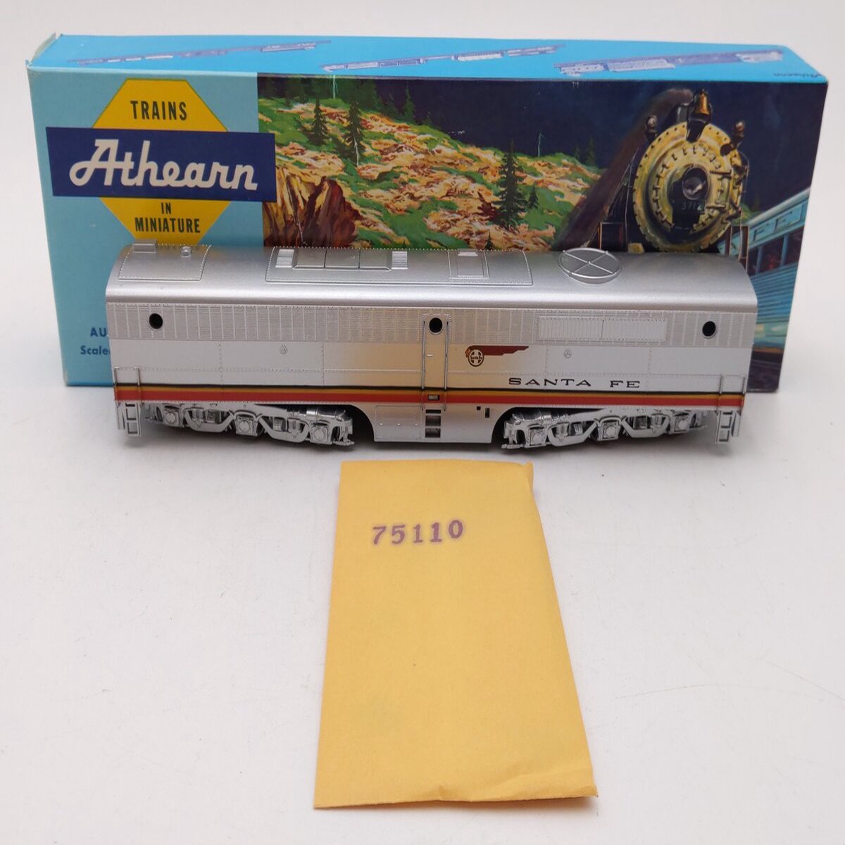 Athearn 3345 HO Santa Fe PB-1 Powered Diesel Locomotive EX/Box