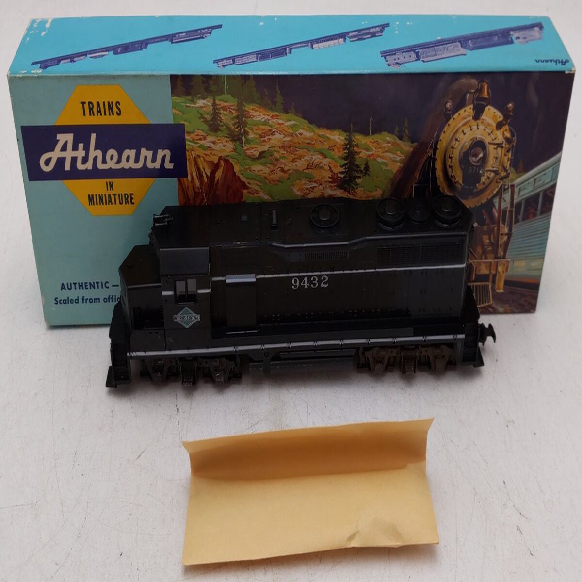 Athearn 4204 HO Illinois Central GP-35 Powered Diesel Locomotive #9432 EX/Box