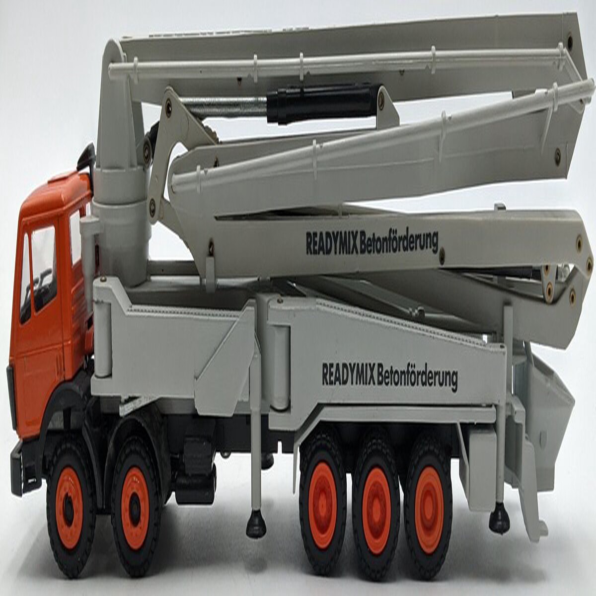 Conrad 3086 1:50 Diecast Mercedes Putzmeister M52 Cement Pump NEW