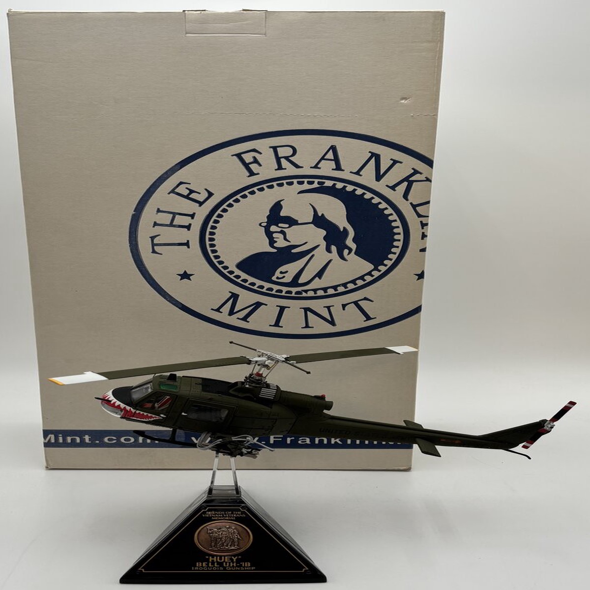 Franklin Mint 1:48 Huey UH-1B Vietnam U.S. Army Helicopter w/Stand LN/Box
