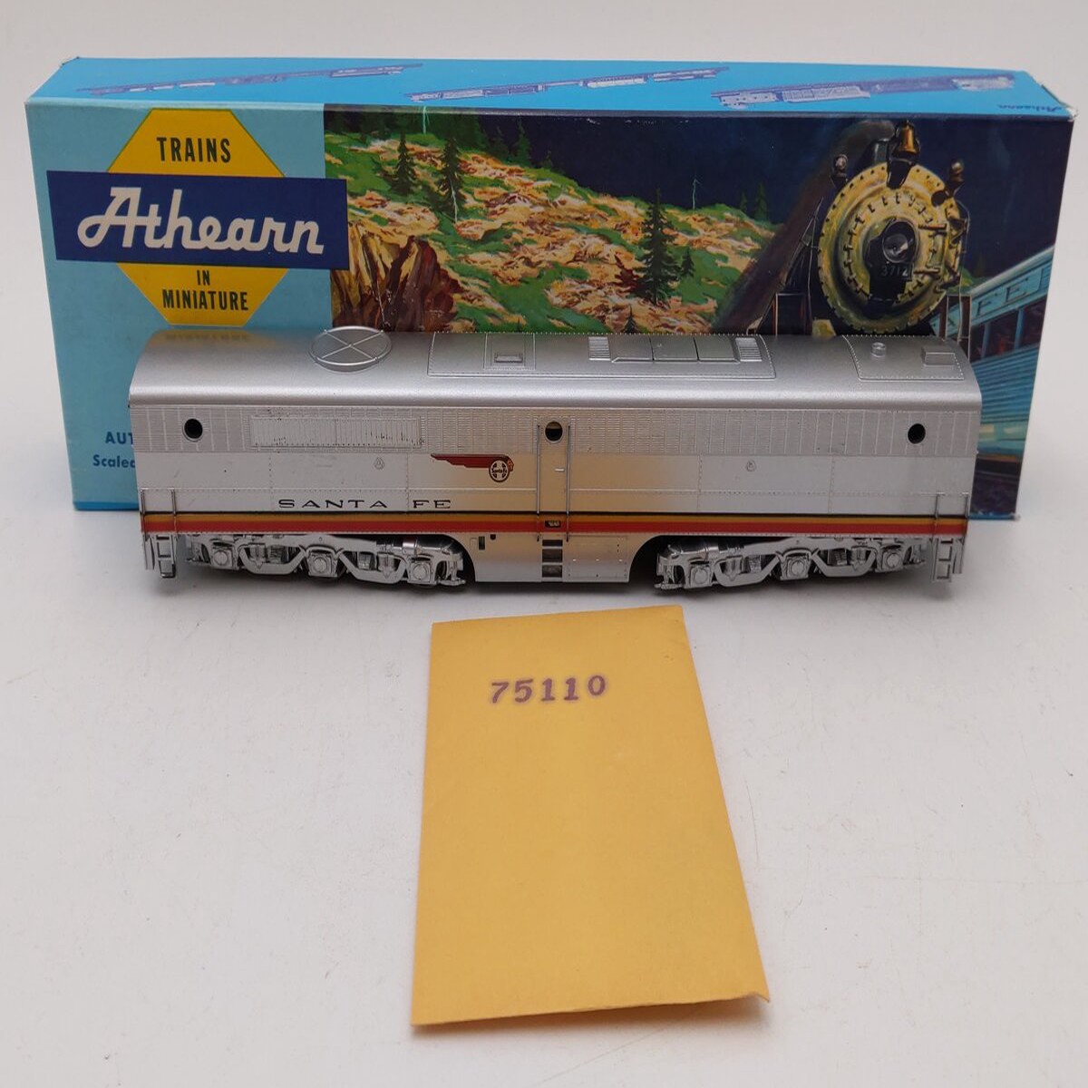 Athearn 3345 HO Santa Fe PB-1 Powered Diesel Locomotive EX/Box