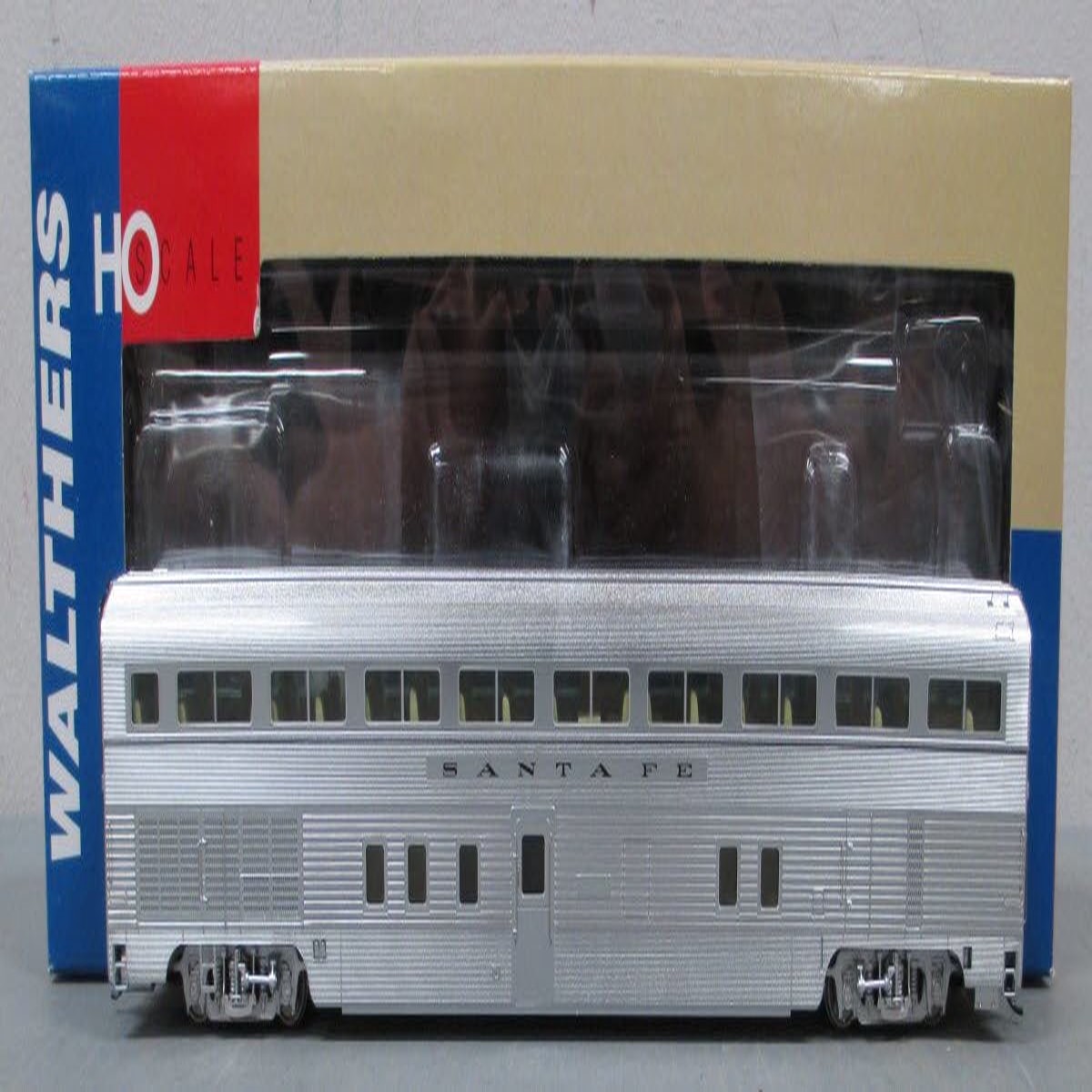 Walthers 932-9760 HO Santa Fe El Capitan 85' Budd Hi-Level Step Down Coach LN/Box