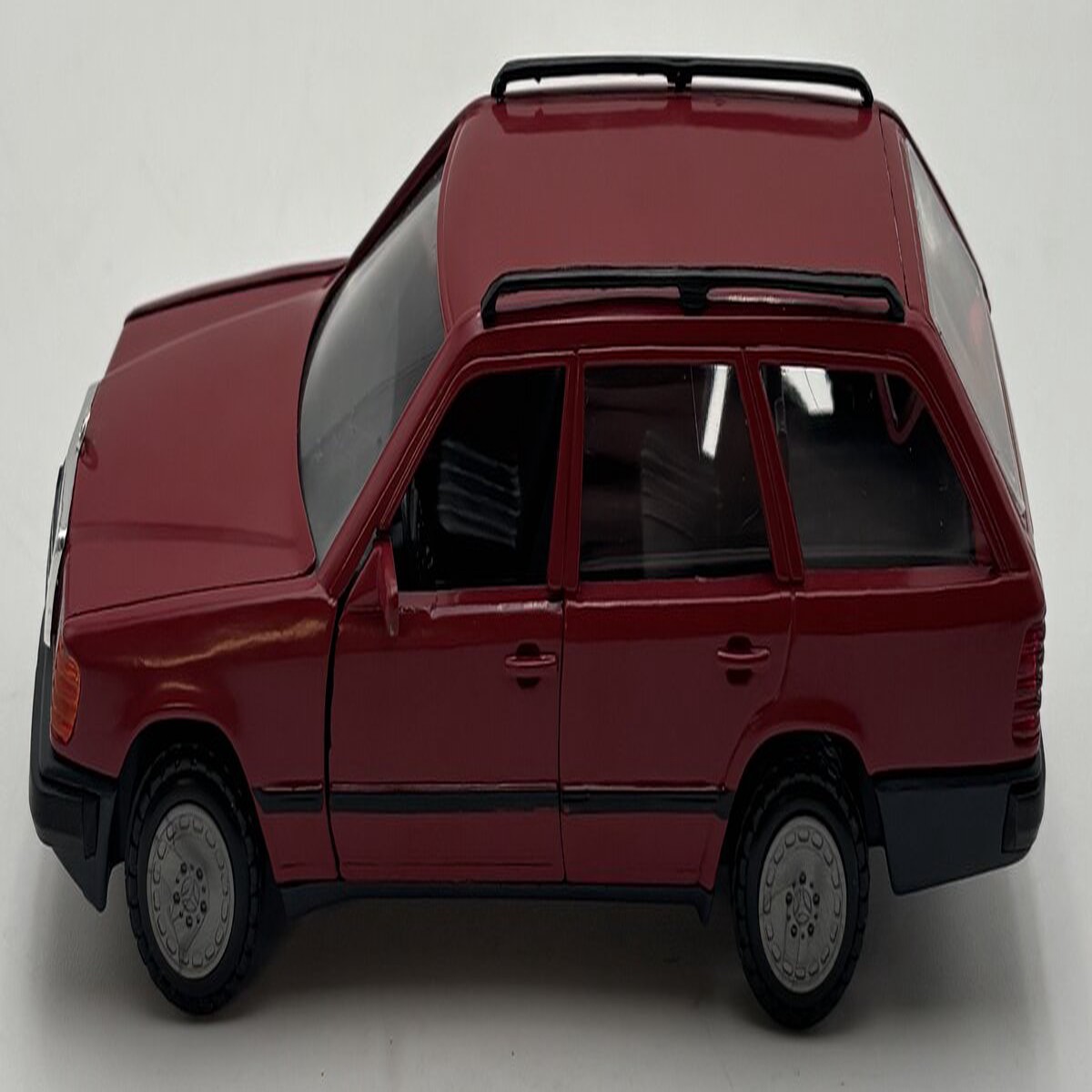 Conrad 1503 1:35 Red Mercedes-Benz 200TD-300TD Turbo 4Matic LN