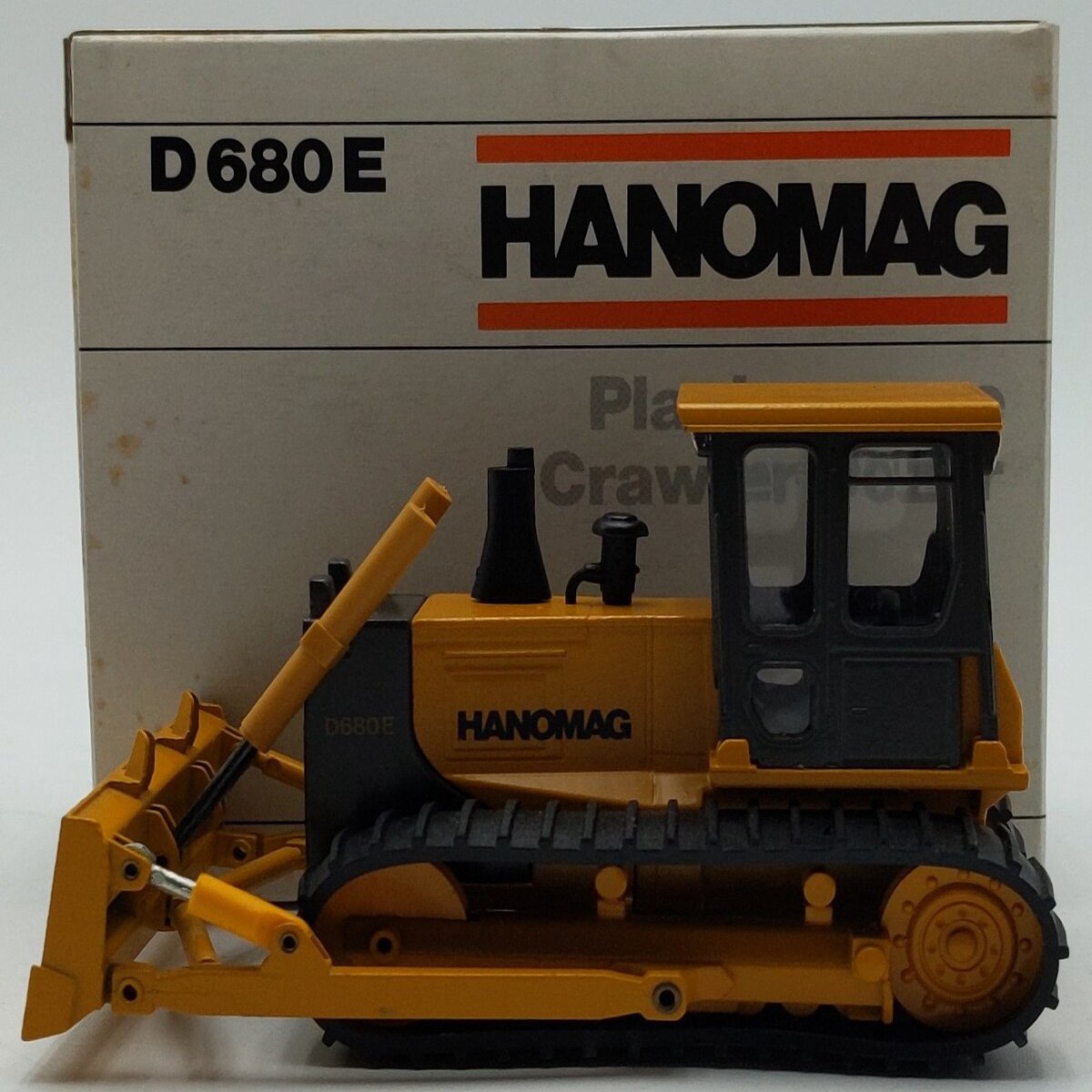 Hanomag IBH 2853 1:50 Diecast D680E Crawler Dozer NIB