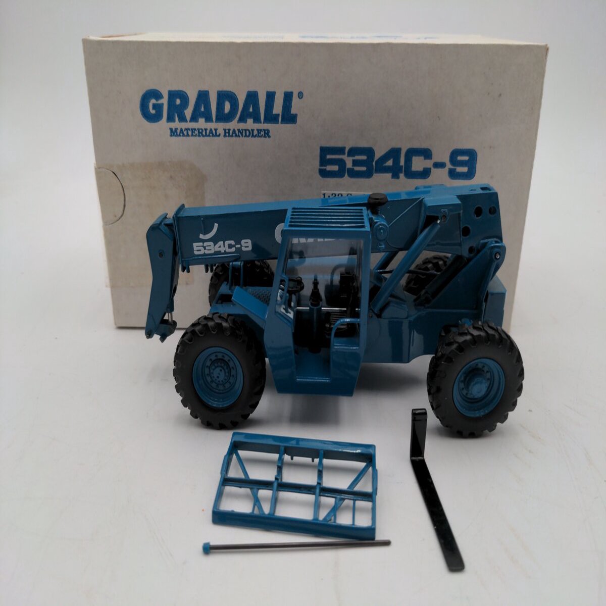 Hiram Construction Company 1:32 Scale Diecast GRADALL 534C-9 Material Handler/Box