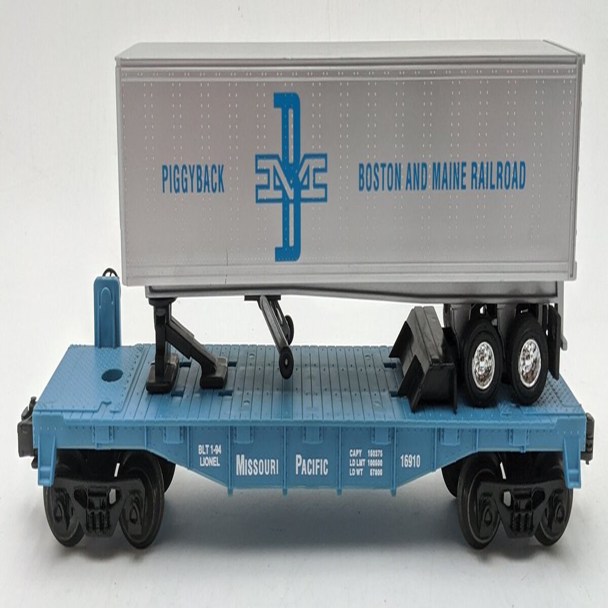 Lionel 6-16910 O Gauge Missouri Pacific Flatcar w/ Boston & Maine Trailer EX