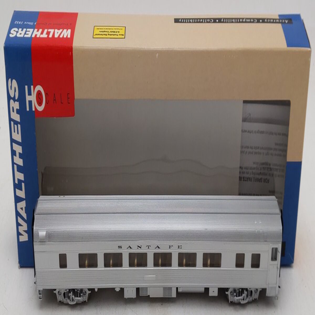Walthers 932-16303 HO Scale Santa Fe 85' Budd 46-Seat Coach EX/Box