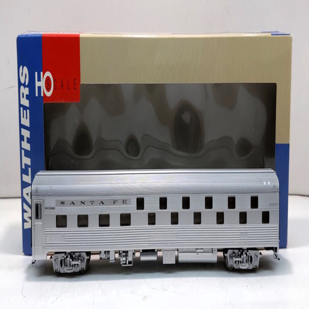 Walthers 932-6365 HO Santa Fe 85' Budd 24-8 Slumbercoach LN/Box