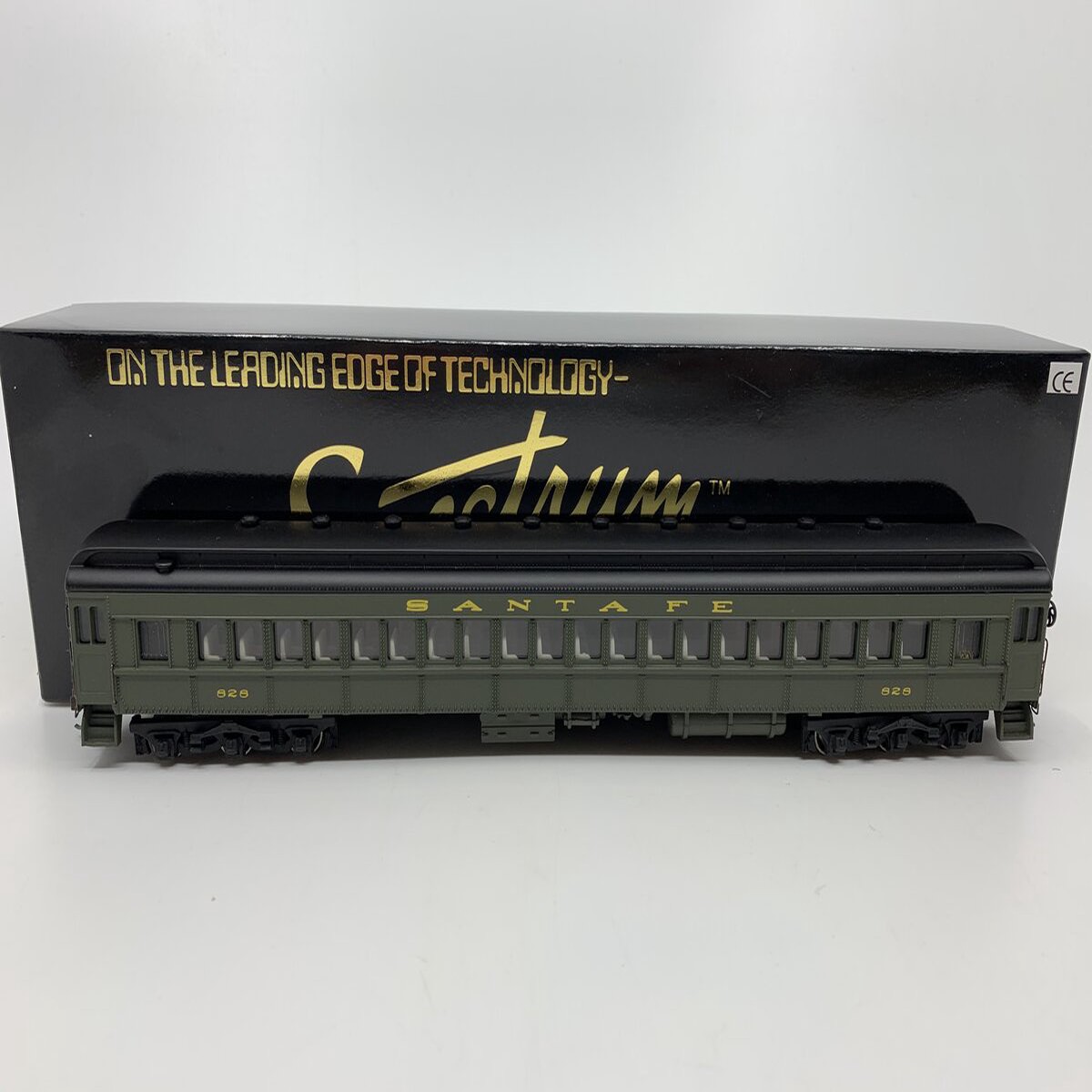 Bachmann 89312 HO Santa Fe Coach #828 MT/Box