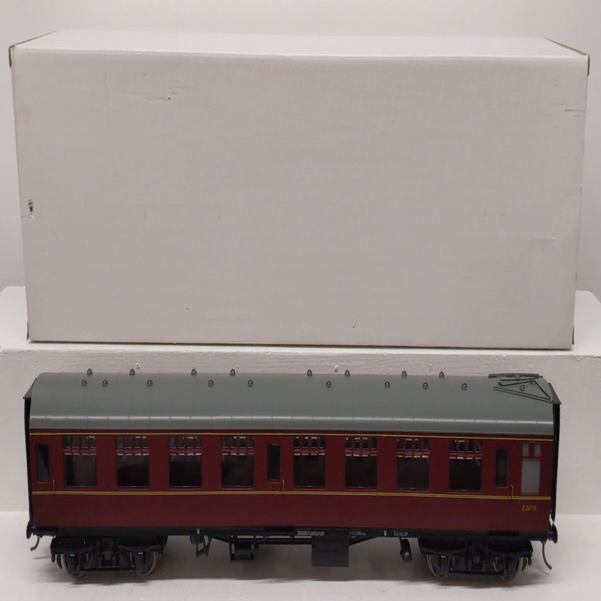Accucraft Trains British Mk.1 Coach Second Corridor Passenger Coach #E24718 EX/Box