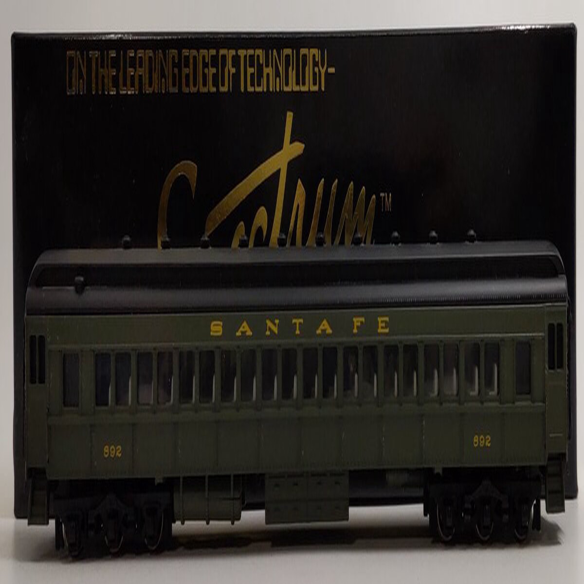 Bachmann 89315 HO Santa Fe Heavyweight Coach #892 MT/Box