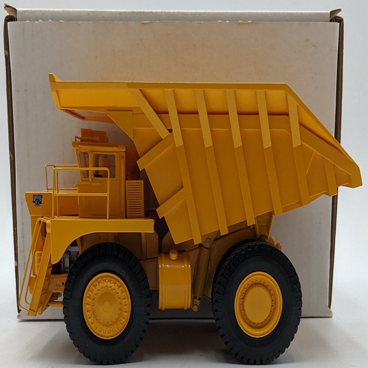 EMD EMD091 1:50 Diecast Unit Rig M100 Dump Truck w/ Coal Box NIB