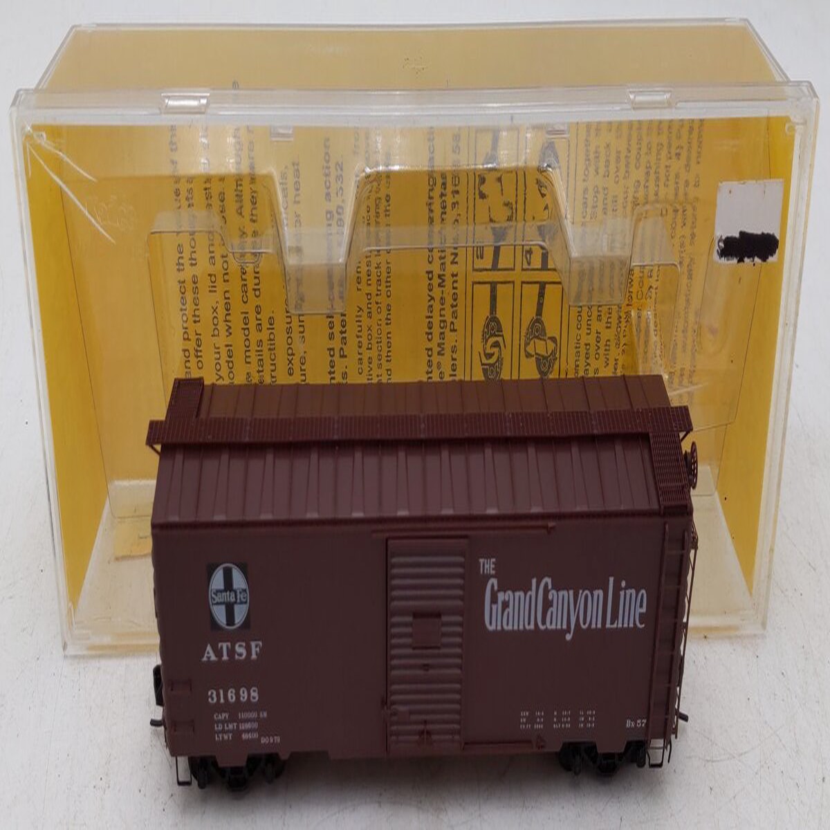 Kadee 4018 HO Atchison, Topeka & Santa Fe 40' PS-1 Boxcar #31698 EX/Box