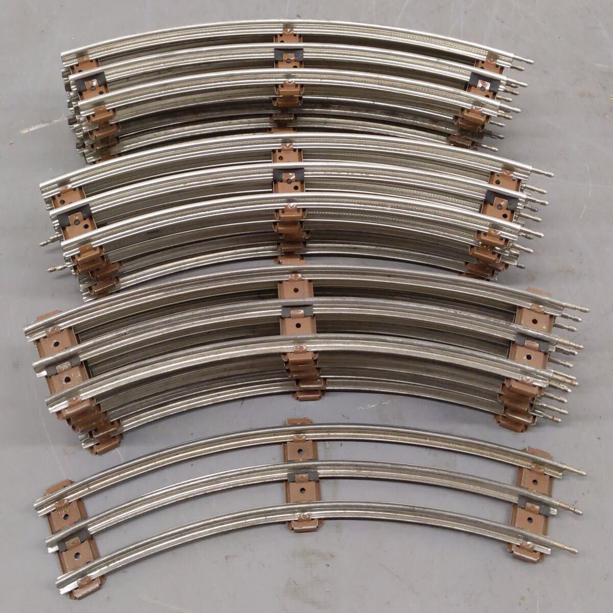 Lionel 6-65033 O-27 Regular Tubular Curved Track Section (16) VG