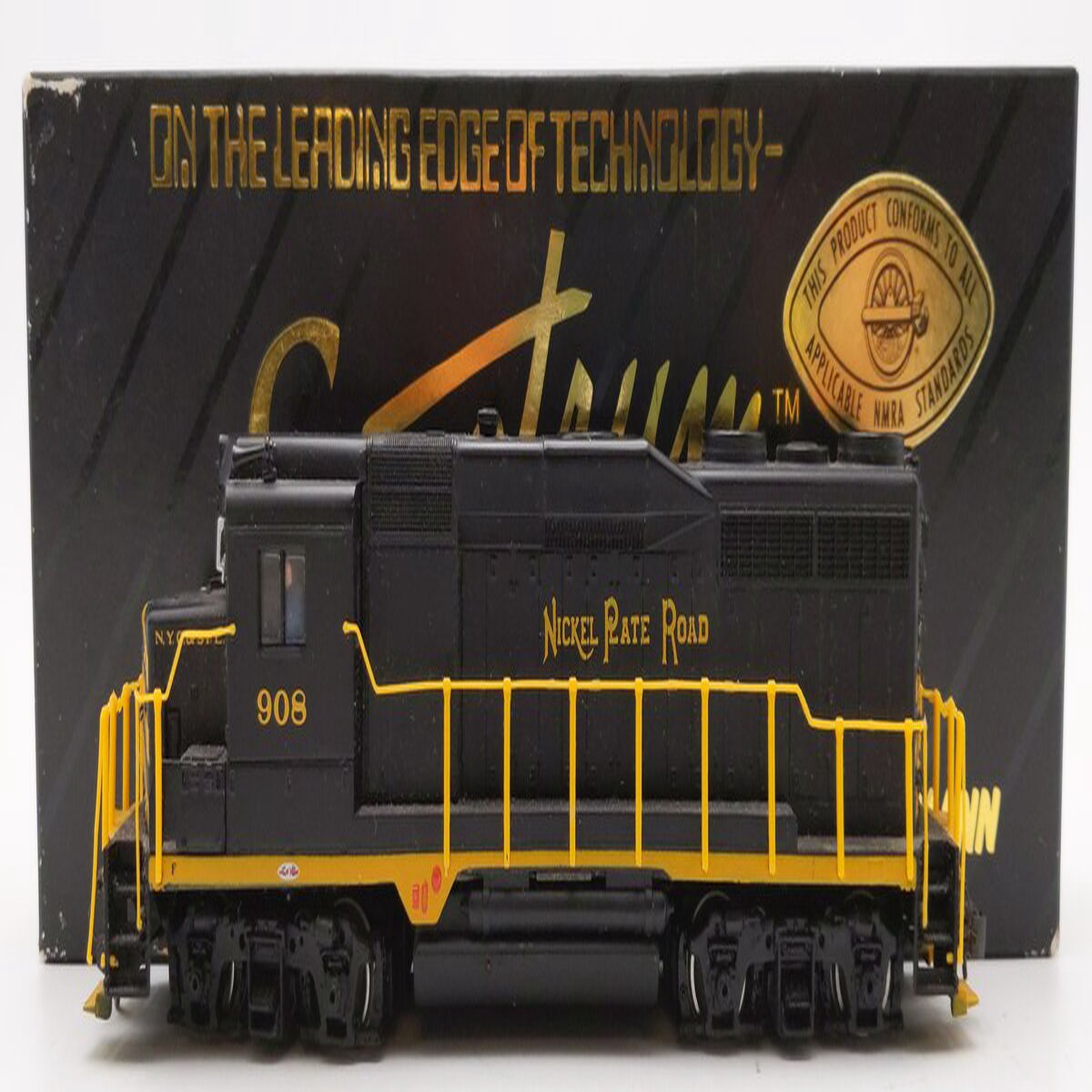 Spectrum 82017 HO Scale Nickel Plate Road GP-30 Diesel Locomotive #908 EX/Box