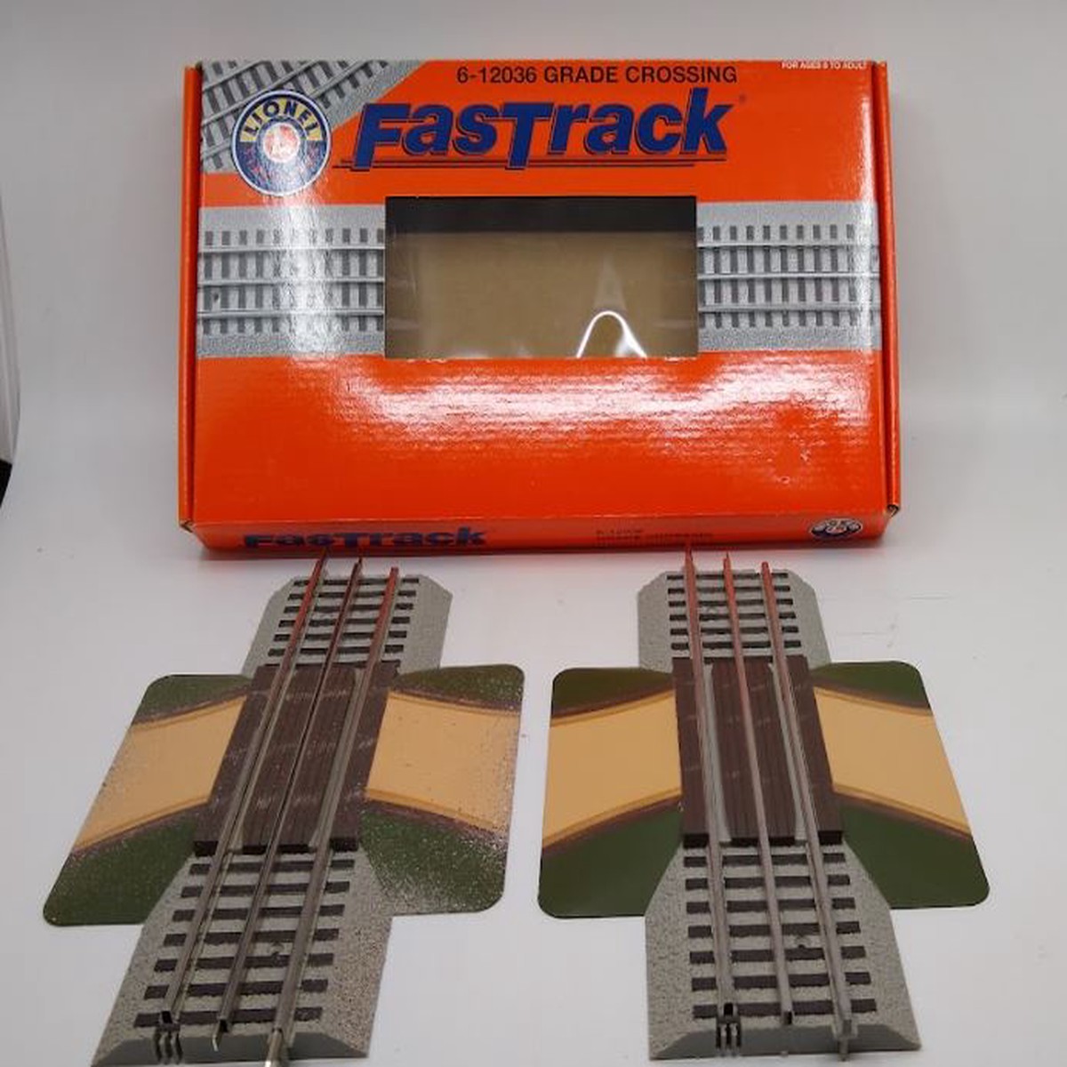 Lionel 6-12036 O Gauge FasTrack Grade Crossing (Pack of 2) LN/Box