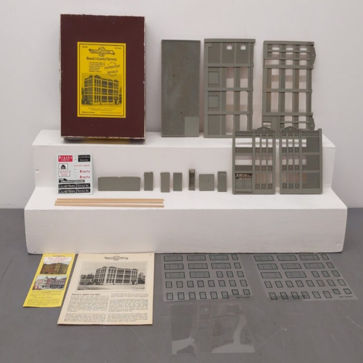 Magnuson Models 439-556 HO Scale Brach's Candy Factory Building Kit EX/Box