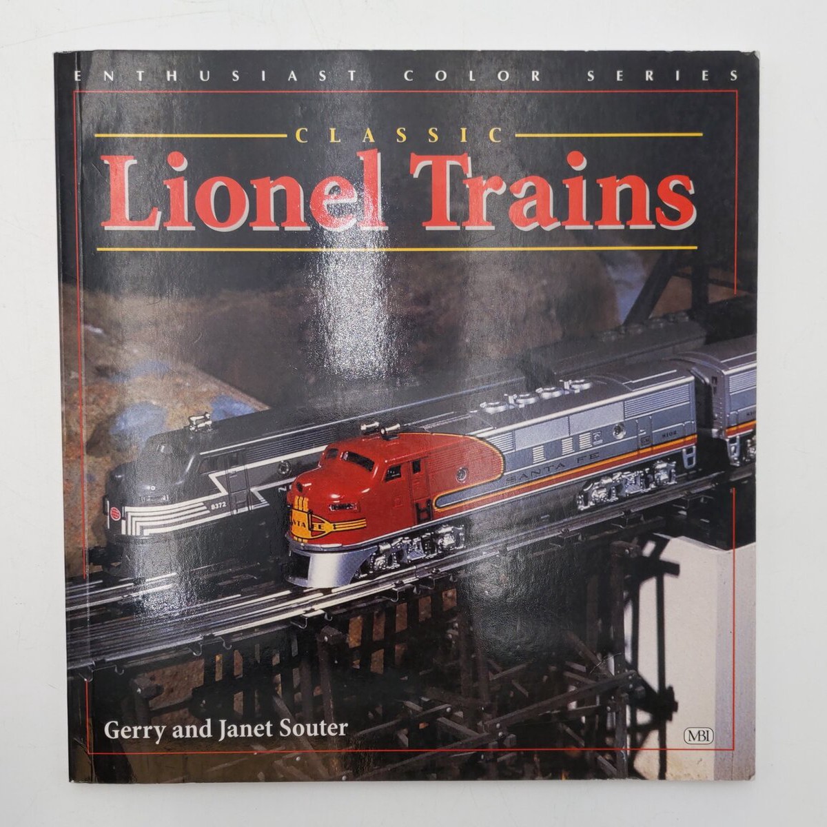 Classic Lionel Trains Paperback Book By Gerry and Janet Souter EX