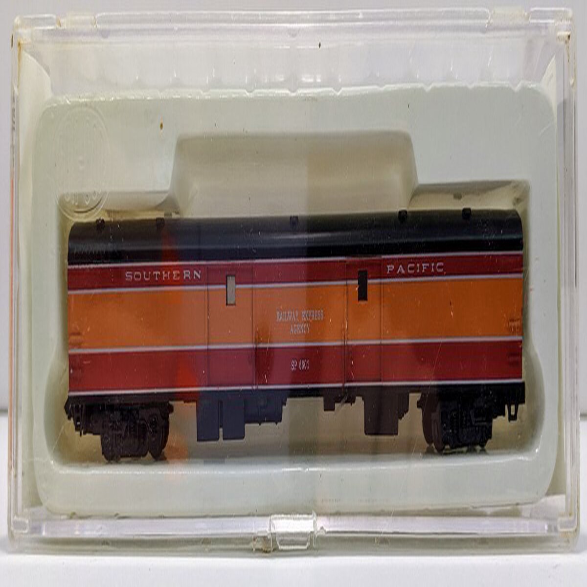 Con-Cor 0001-04081F N Scale Southern Pacific Daylight 85' Baggage Car LN/Box