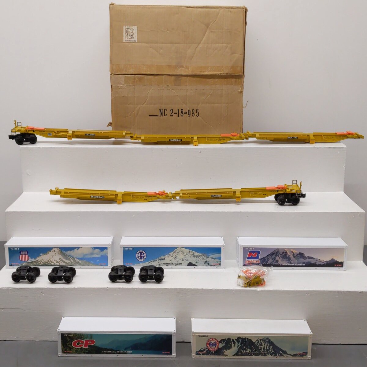 K-Line K77026IC O TCA TTAC 5-Pack Flatcar Set with Intermodal Containers EX/Box