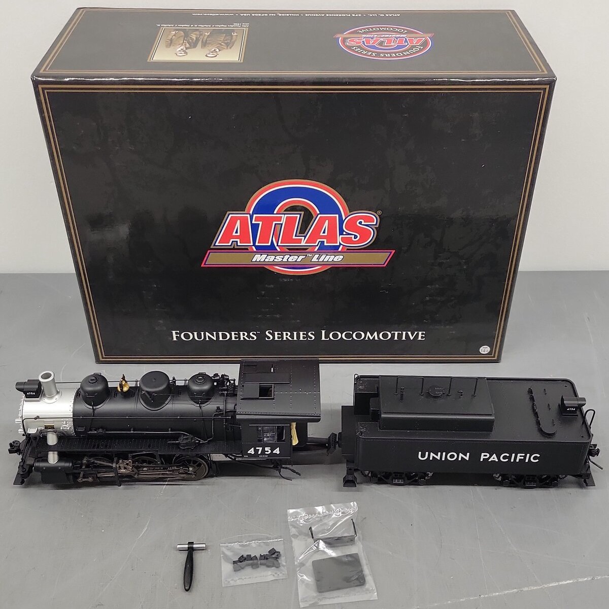 Atlas 3704-1 O UP USRA 0-6-0 Steam Locomotive #4754 (2-Rail DC/DCC Sound) EX/Box
