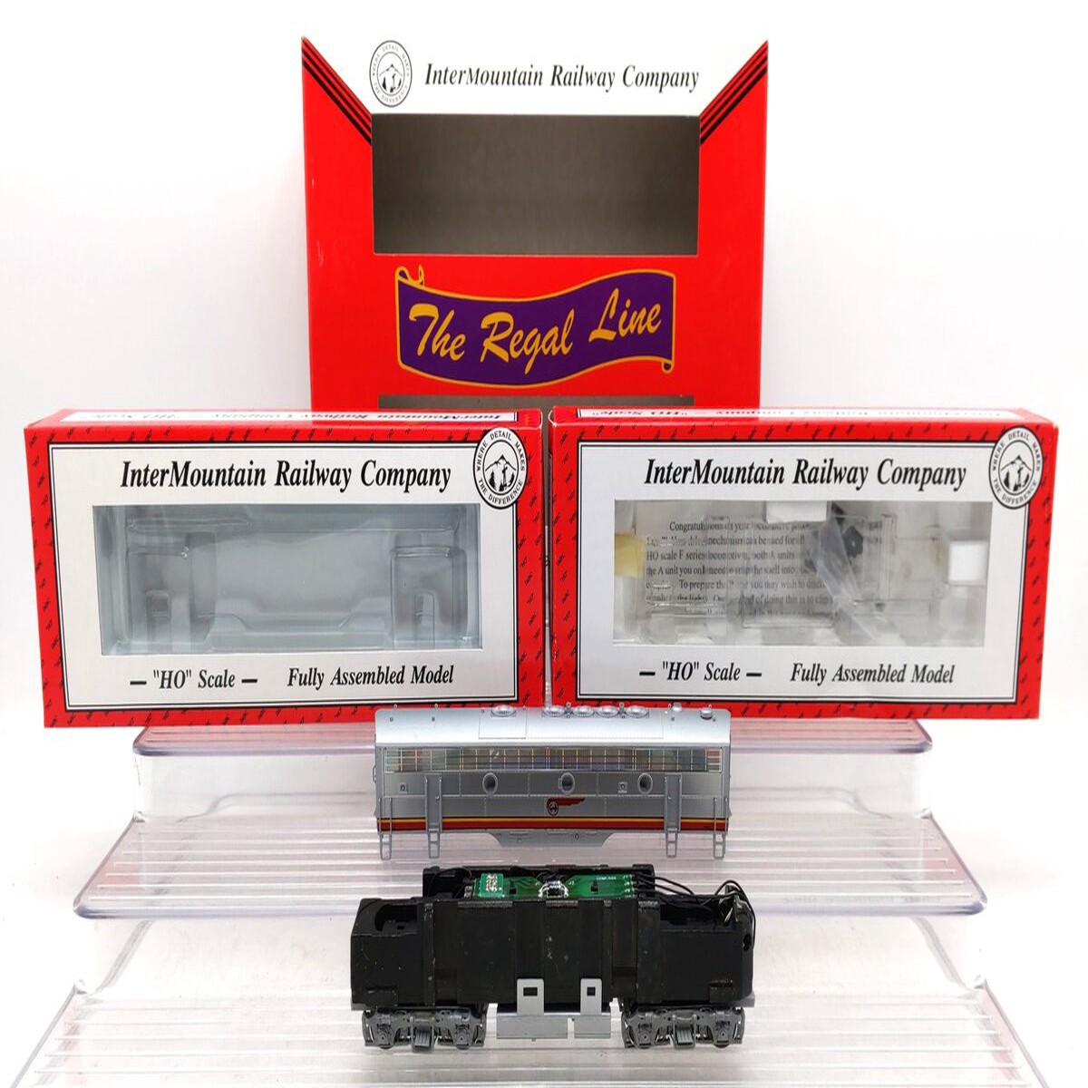 InterMountain 49505WD-06D Santa Fe EMD F-7B Powered Diesel Locomotive #325B LN/Box