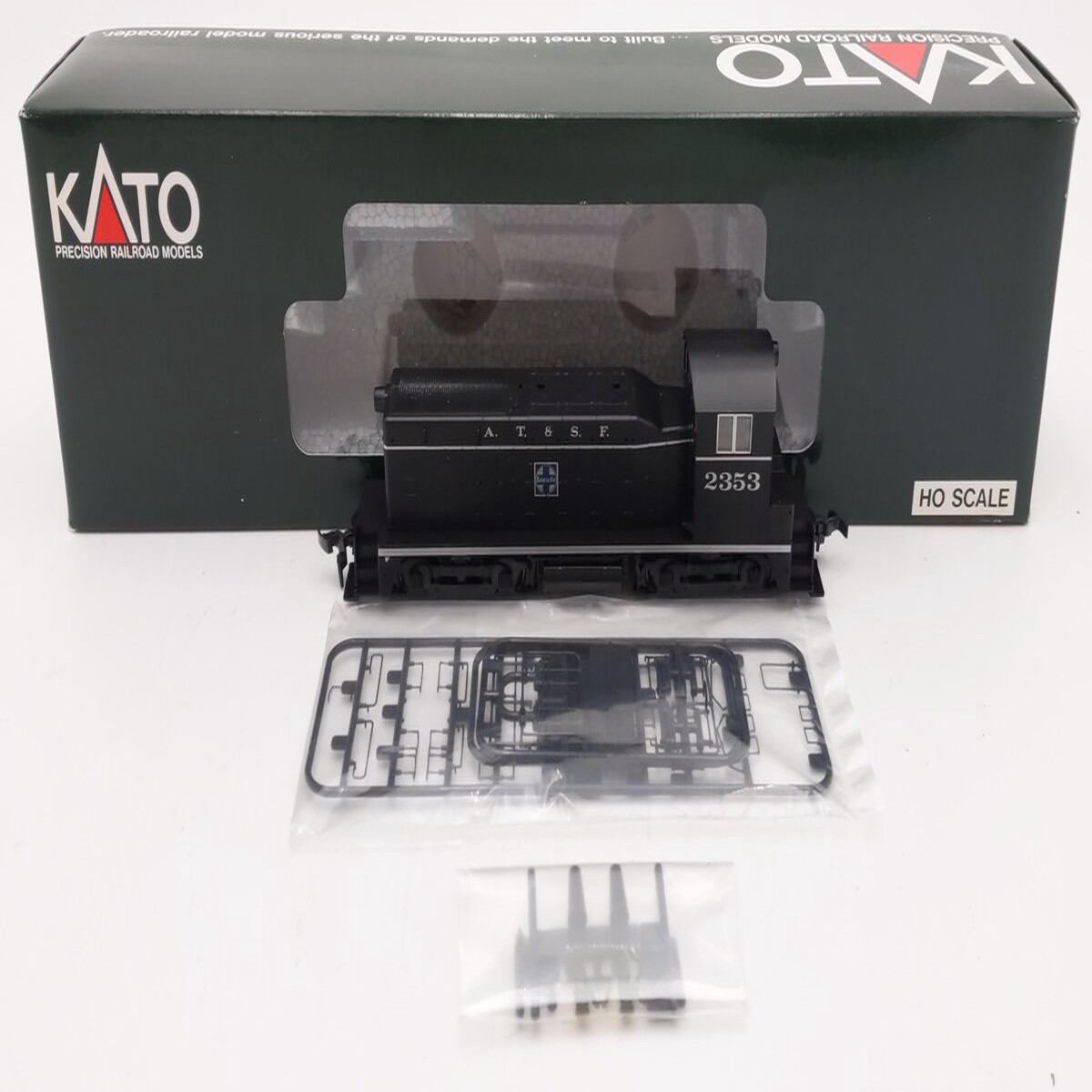 Kato 37-101 HO AT&SF EMD NW2 Diesel Switcher #2353 LN/Box