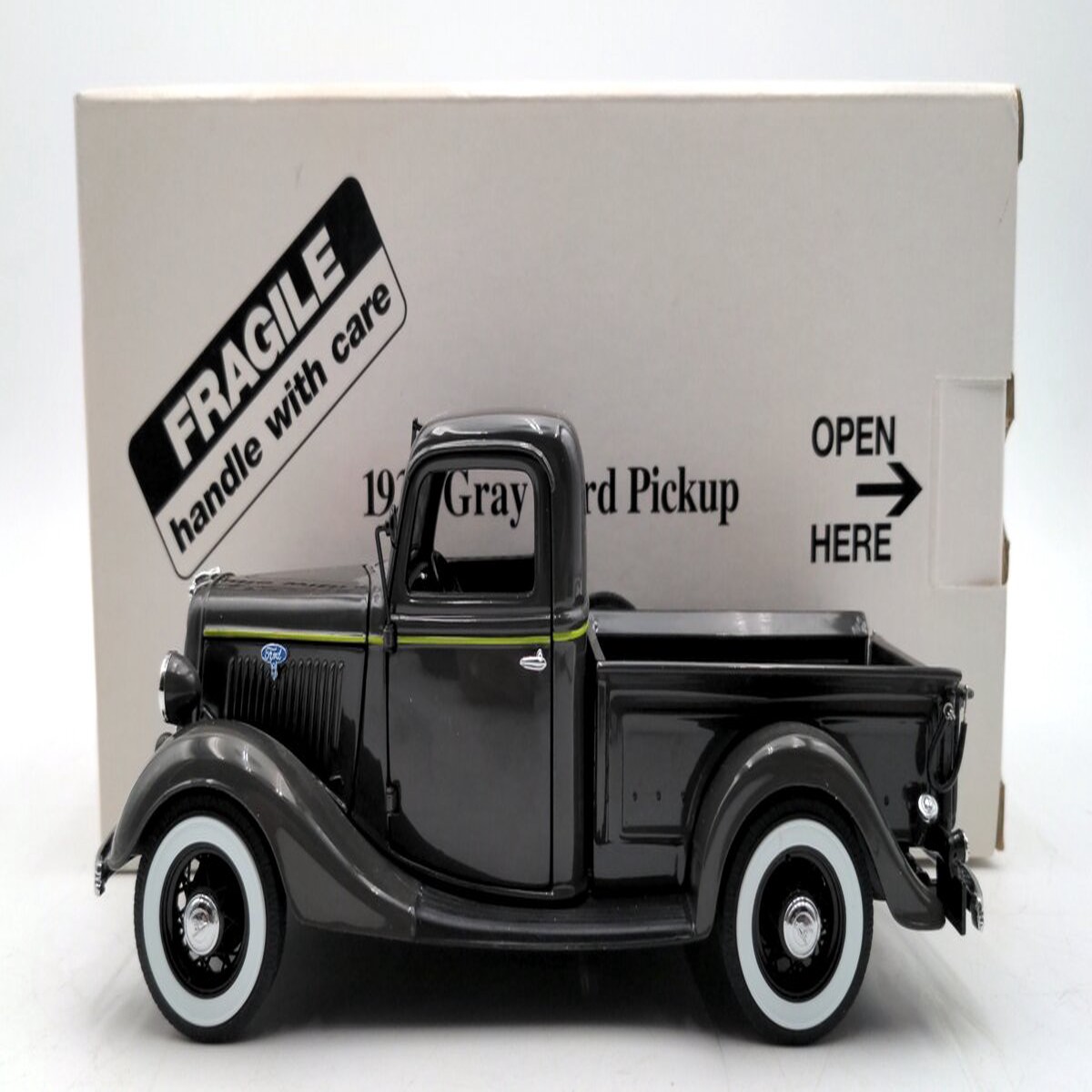 Danbury Mint 1935 1:24 Diecast Ford 50-830 Half-Ton Pick-up in Gunmetal Gray LN/Box