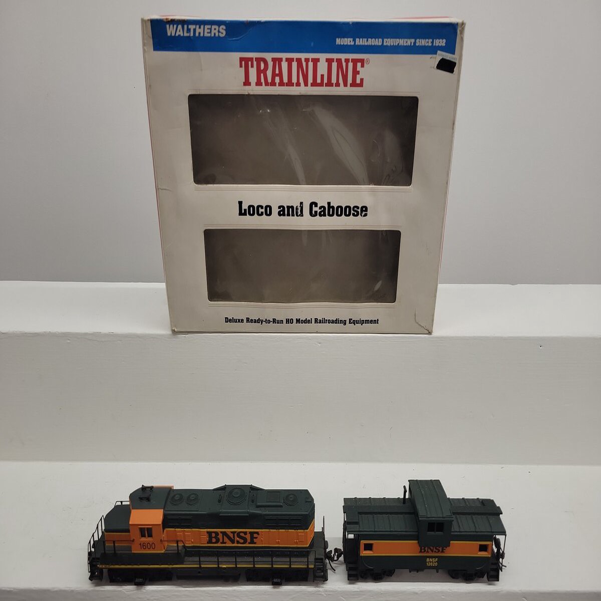 Walthers 931-707 HO Burlington Northern Santa Fe Loco Locomotive & Caboose RTR EX/Box