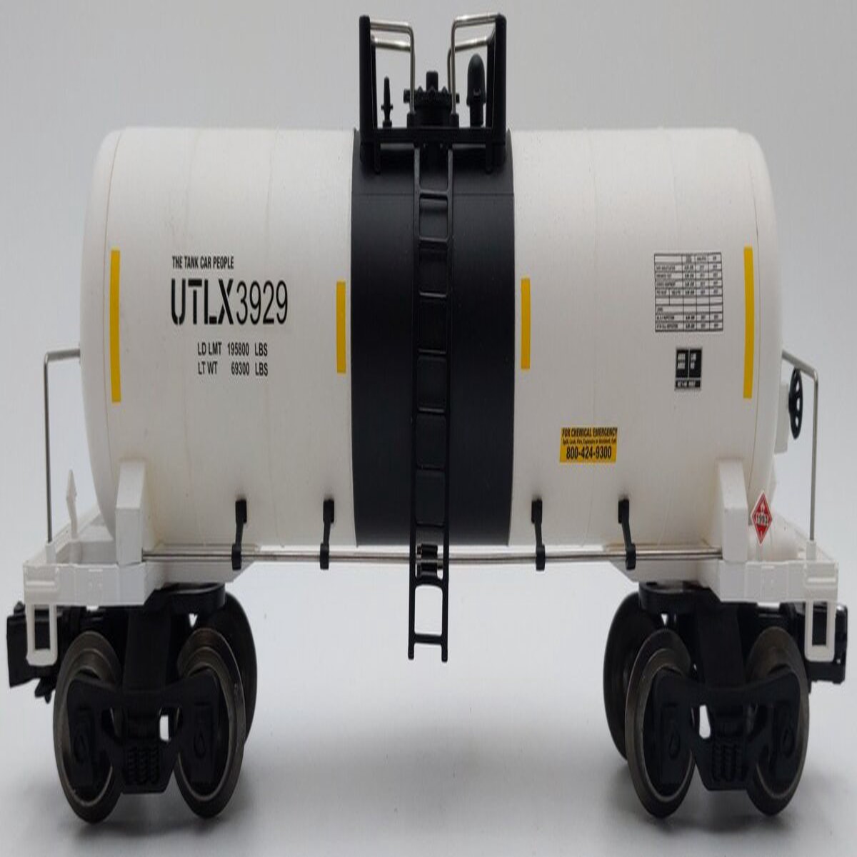 Menards 275-9218 O Gauge UTLX (White) Modern Tank Car #3929 EX