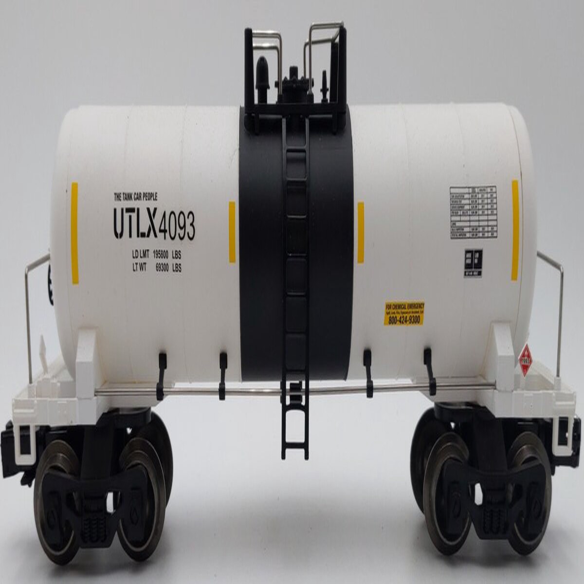 Menards 275-9218 O Gauge UTLX (White) Modern Tank Car #4093 EX