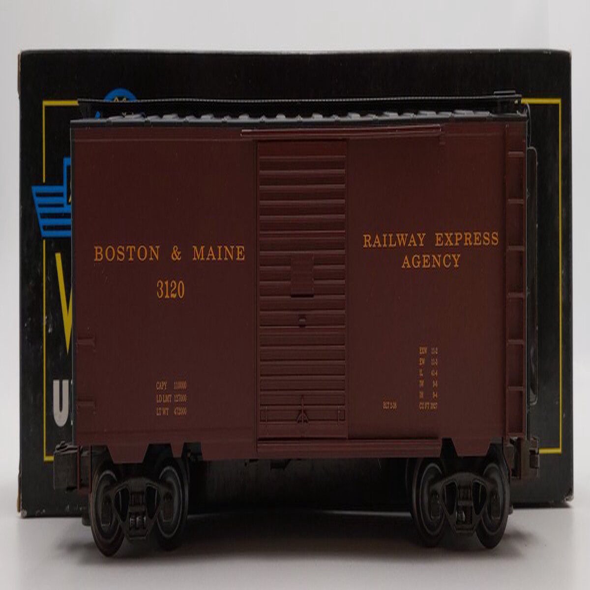 Weaver EBC64LD Boston and Maine REA PS-1 Boxcar #3120 - 3 Rail LN/Box