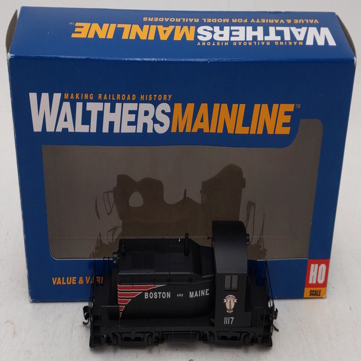 Walthers 910-9202 HO Scale Boston & Main Powered Diesel Locomotive #1117 EX/Box