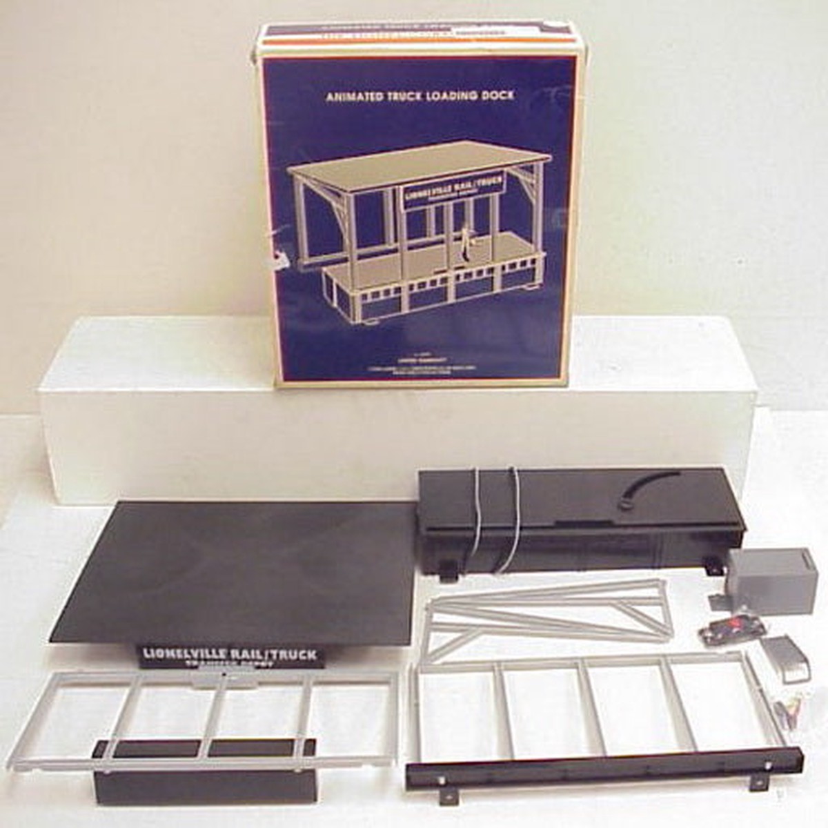 Lionel 6-12929 O Animated Auto Truck Loading Dock NIB