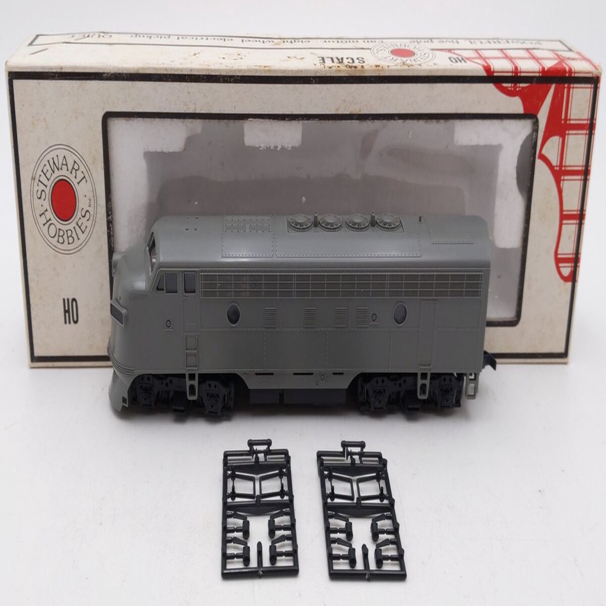 Stewart 8400 HO Scale Undecorated F3A Phase IV Powered Diesel Locomotive VG/Box