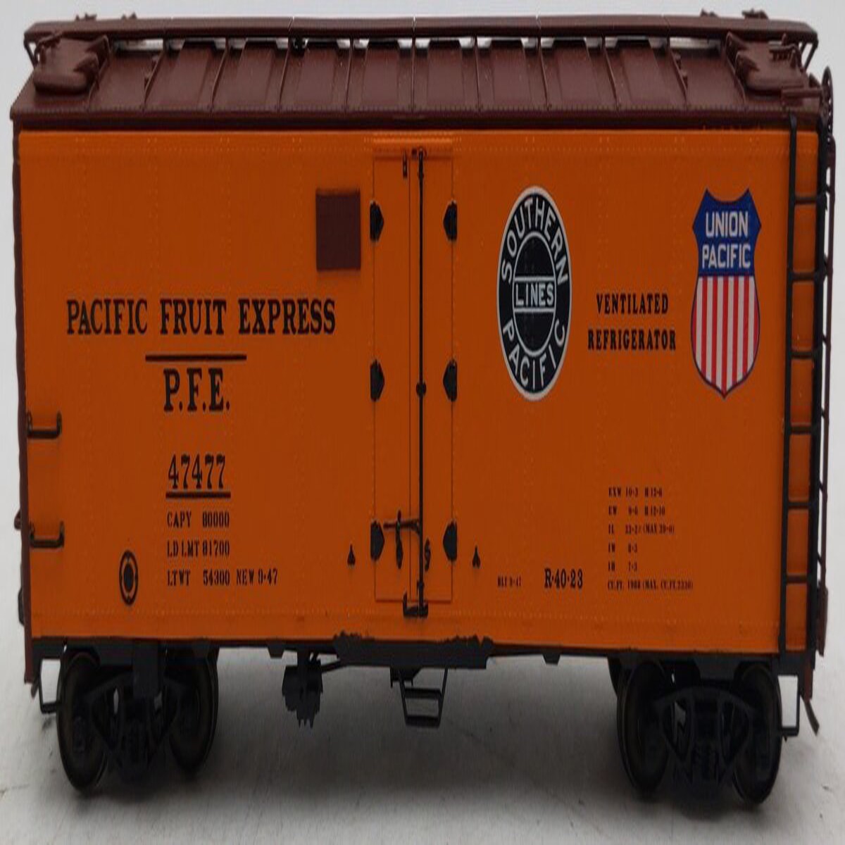 InterMountain 45501-04 HO Pacific Fruit Express Steel Sided Ice Bunker #47477 EX