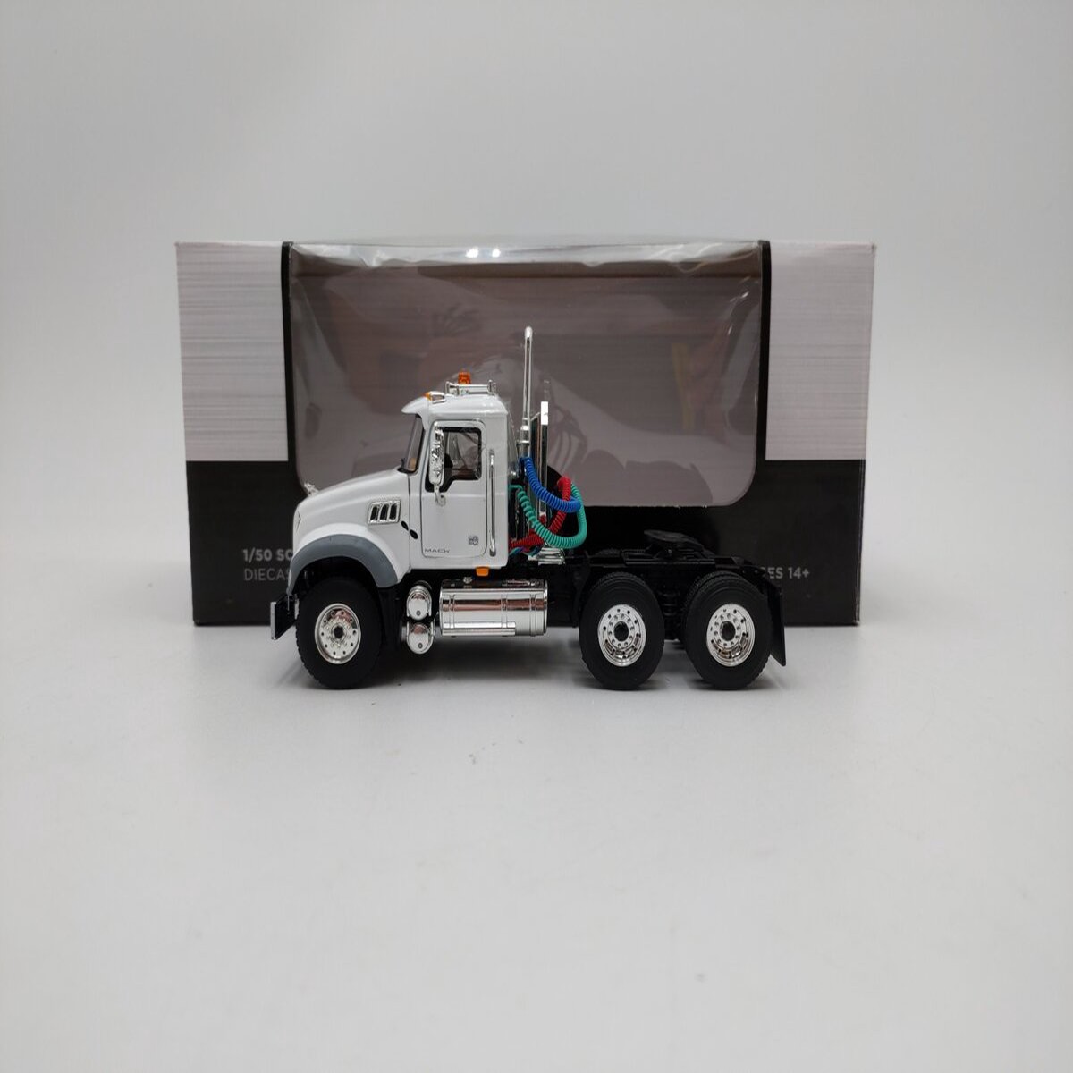 First Gear 50-3115C 1:50 Diecast 6x4 Cab Only White Mack Granite MP LN/Box