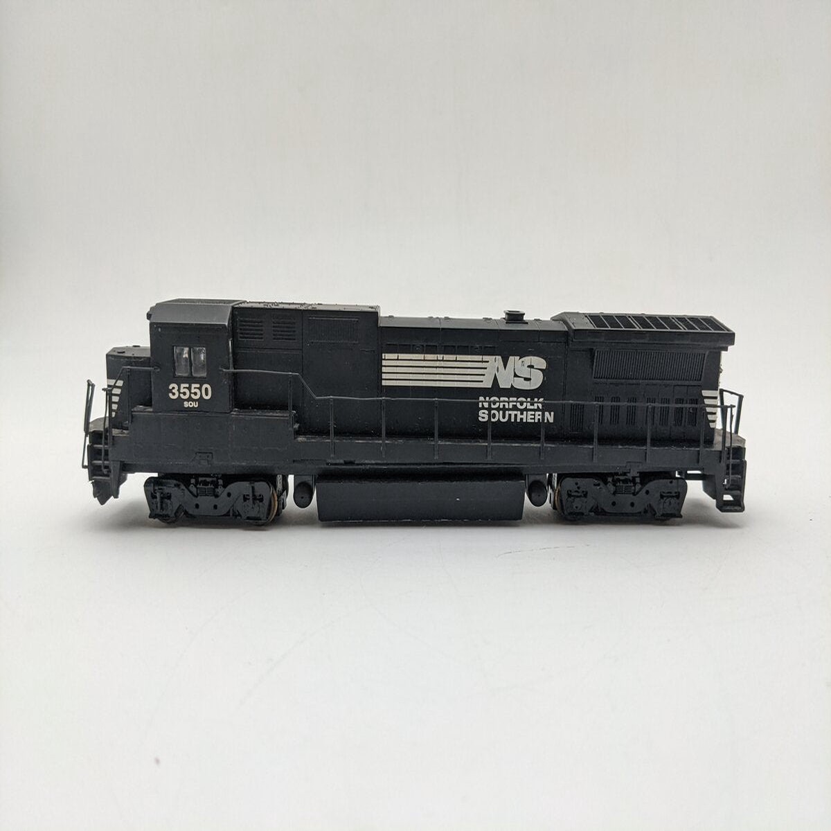 Walthers 931-163 HO Norfolk Southern GE Dash 8 40B Locomotive #3550 VG
